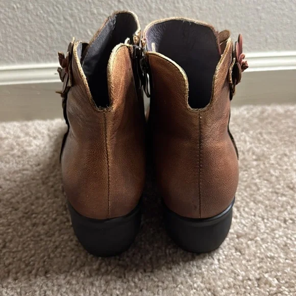 Ankle Boots With Flower - Picture 5 of 8